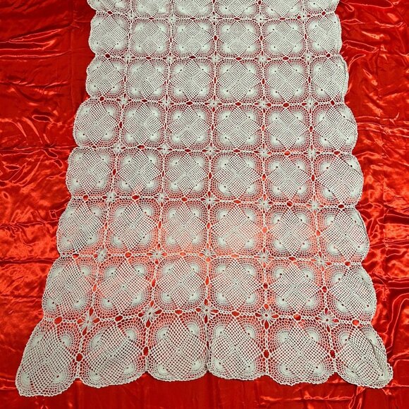 White Handmade Crocheted Tablecloth 56 x 41 Inches | Vintage Style Lace, COTTON - Picture 2 of 5